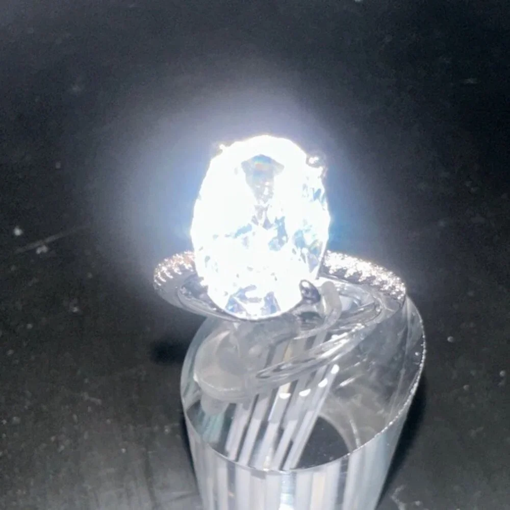 Fashion Jewelry Silver Sparkling Ring Size 8